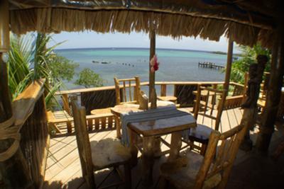 Roatan Honduras - Tranquilses Eco Lodge & Dive Center 